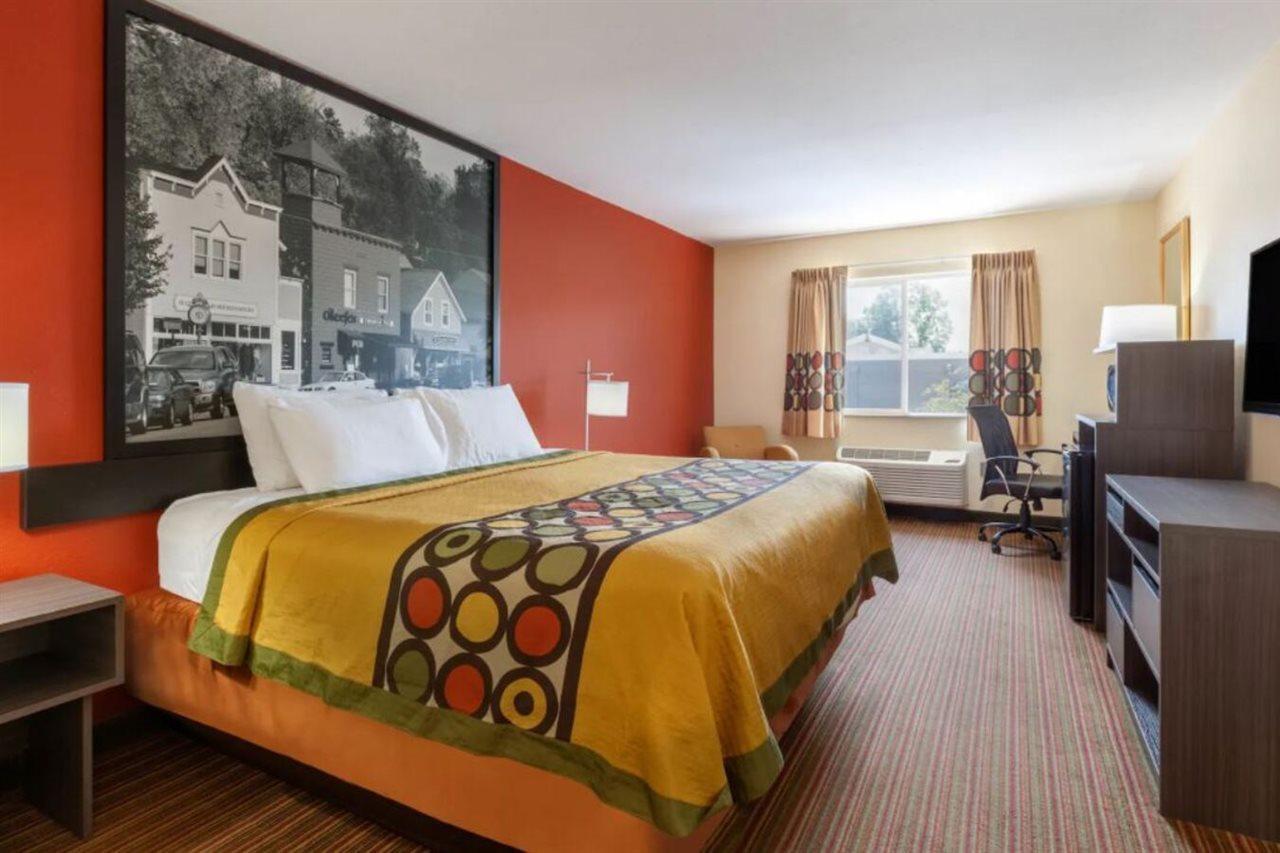 Super 8 By Wyndham Big Rapids Motel Kültér fotó