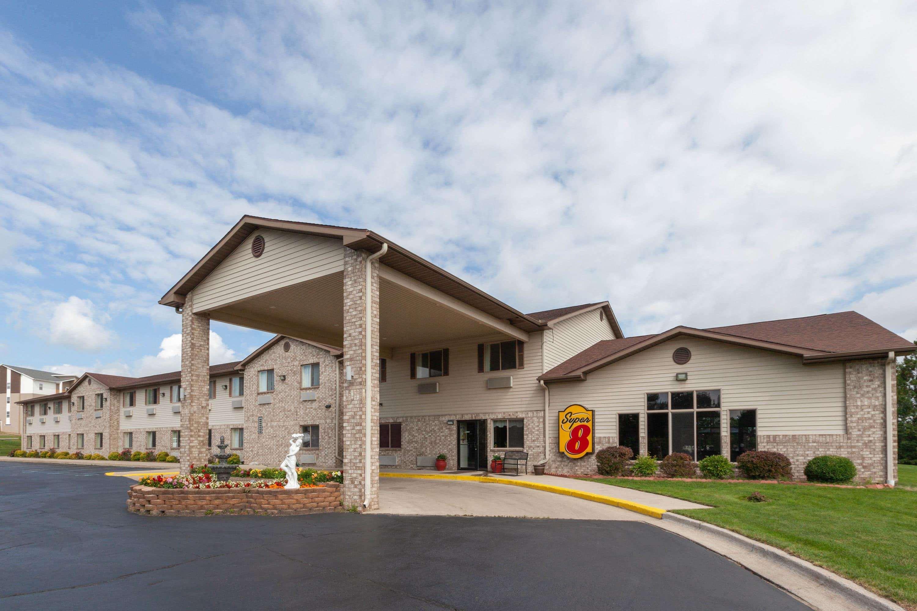 Super 8 By Wyndham Big Rapids Motel Kültér fotó