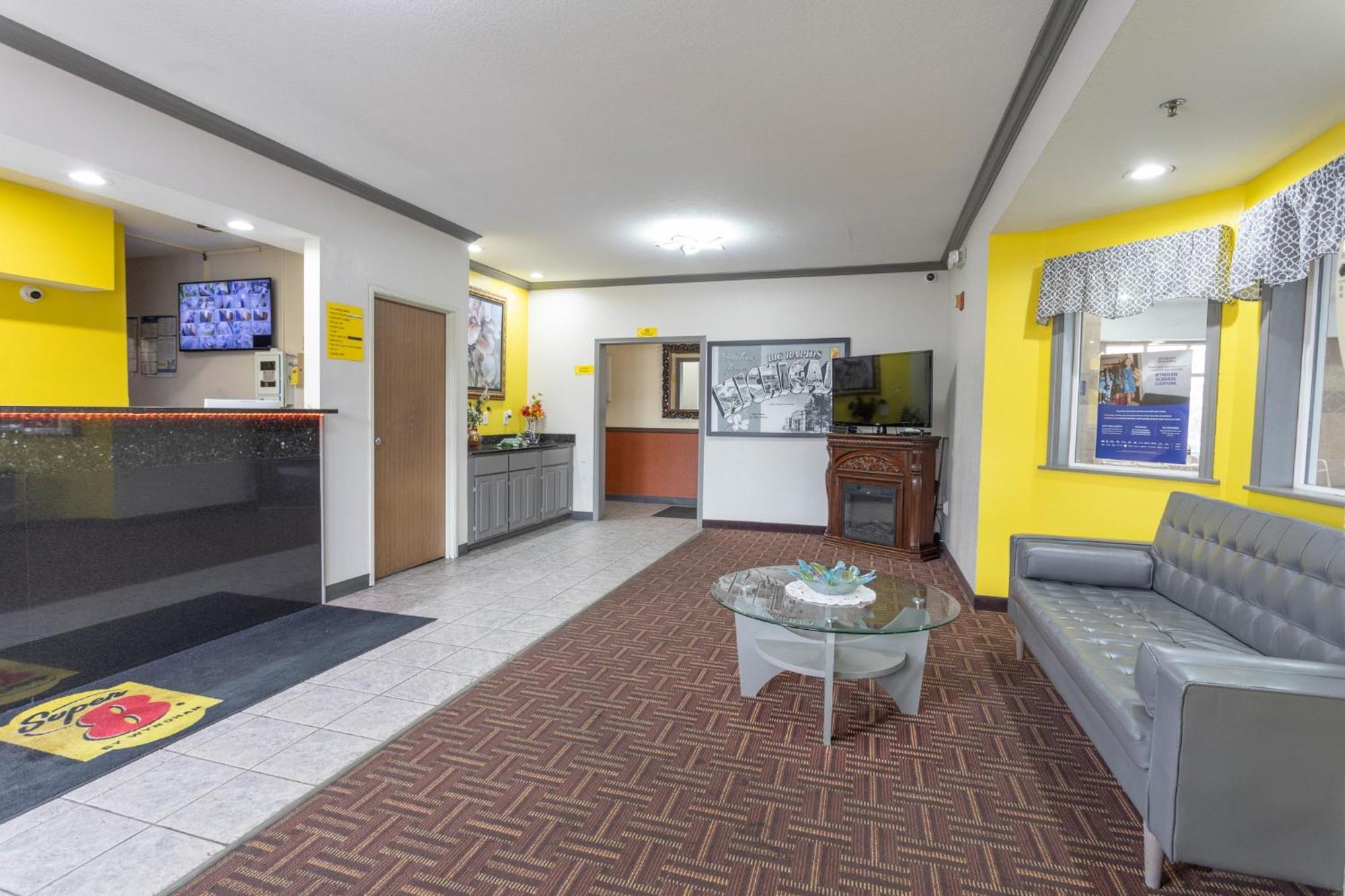 Super 8 By Wyndham Big Rapids Motel Kültér fotó