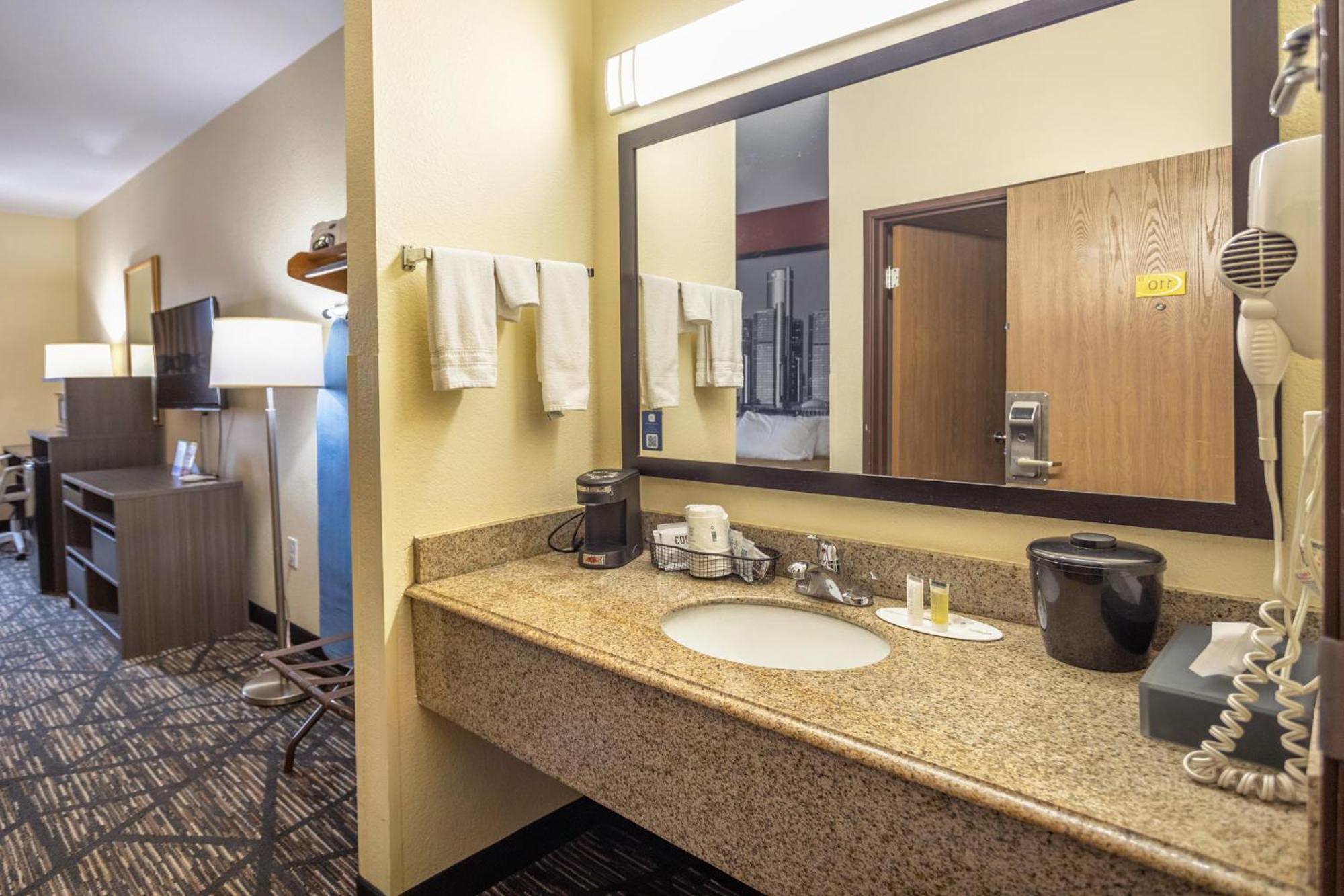 Super 8 By Wyndham Big Rapids Motel Kültér fotó