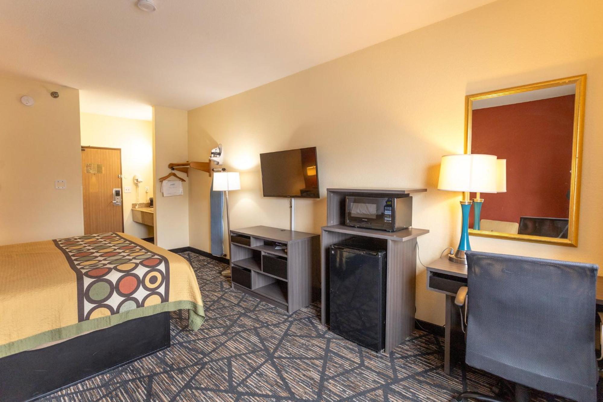 Super 8 By Wyndham Big Rapids Motel Kültér fotó